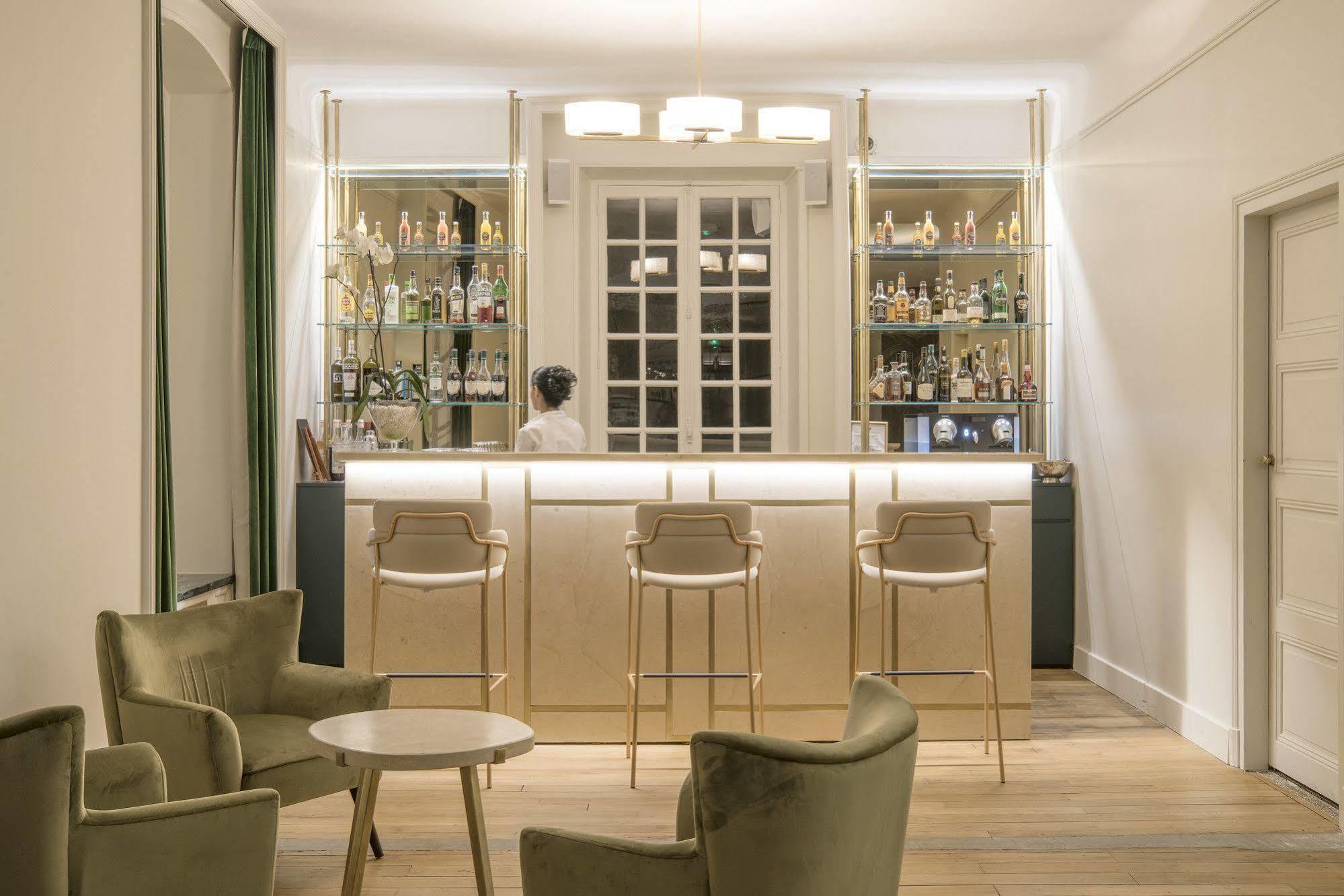 Hotel Restaurant De La Poste & Du Lion D'Or Vézelay Kültér fotó